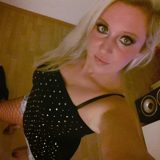 Hey w&uuml;nsche euch einen geilen Start ins Wochenende <3   https://t.co/mOTREPaRXP  visit my page darling<a href="/tag/online"class="tags"><span>#online</span></a><a href="/tag/camgirl"class="tags"><span>#camgirl</span></a><a href="/tag/livecam"class="tags"><span>#livecam</span></a><a href="/tag/versaut"class="tags"><span>#versaut</span></a><a href="/tag/heiss"class="tags"><span>#heiss</span></a><a href="/tag/geil"class="tags"><span>#geil</span></a>