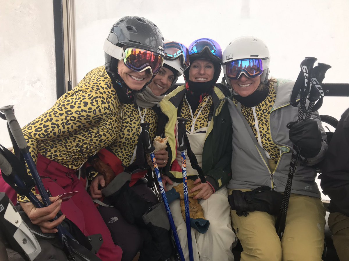 BlueSkyCup's tweet photo. Great day for skiing!! #curearthritis https://t.co/jm6GCZtN6E