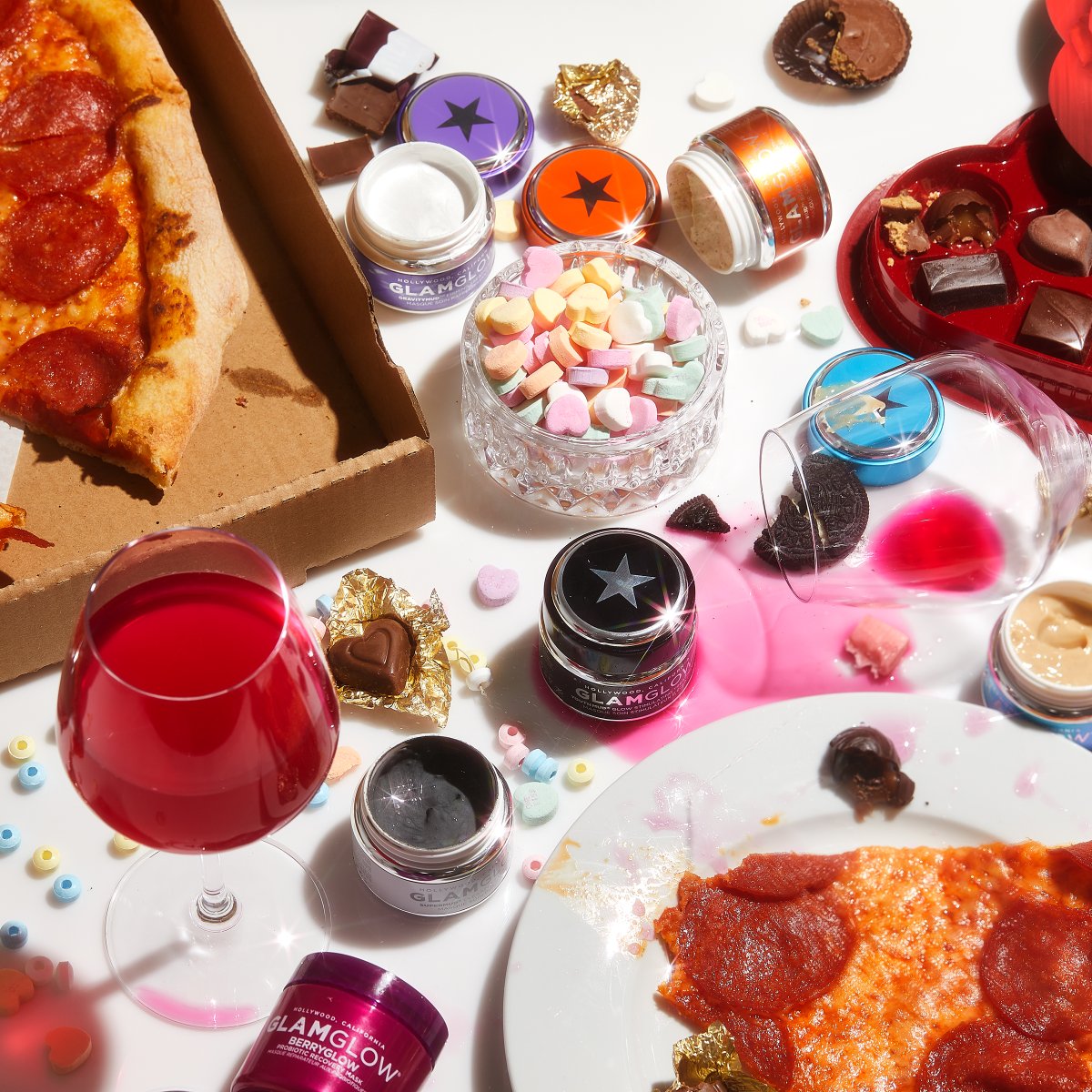 glamglow's tweet photo. The #GalentinesDay masking sesh starts in 5 ⏰
Pick your holy grail:
💜#GRAVITYMUD
🍊#FLASHMUD
💦#THIRSTYMUD
🌟#YOUTHMUD
🕊️#SUPERMUD
🍓#BERRYGLOW https://t.co/h5EbR9wKk7