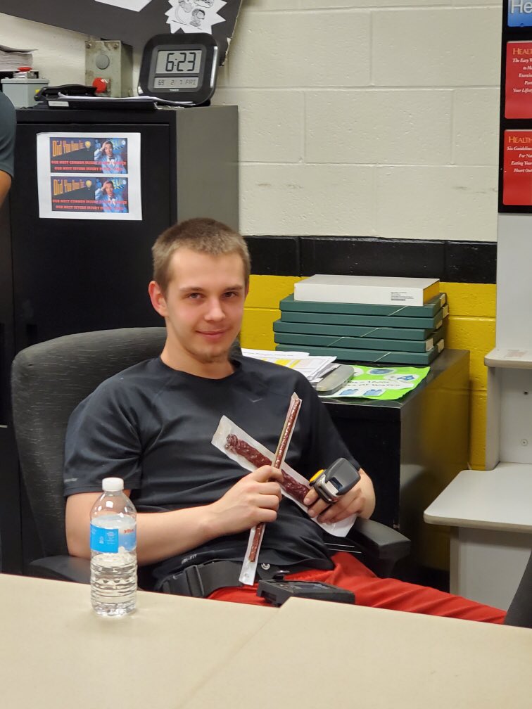 Buffalo preload using SlimJim’s and Beef jerky to discuss properly hydrating muscles #hydration <a href="/TimShea_Safety/">Tim Shea</a>