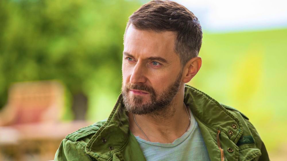 absolutegazelle's tweet photo. It’s been days since I finished watching The Stranger on Netflix but all I can keep thinking is what an absolute dish Richard Armitage is 🤦‍♂️😩😍 https://t.co/cEClLHUEI1