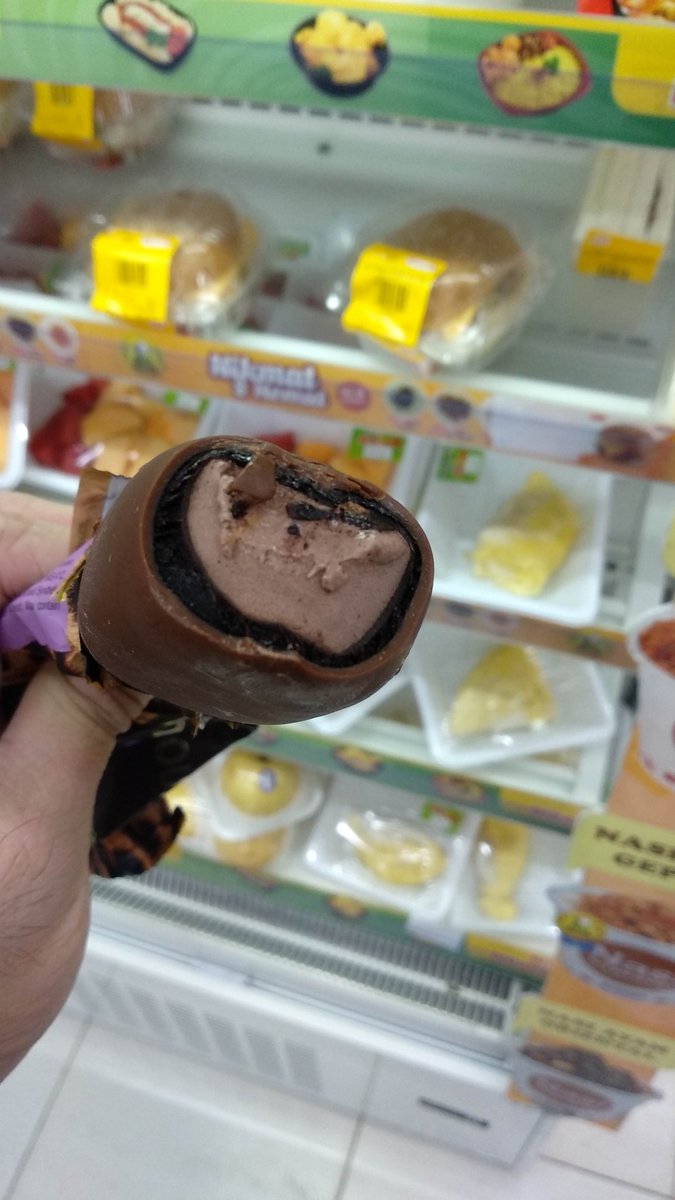 rudylee7's tweet photo. #magnum #doublechoco 😊😋😀🍫🍦🍧🍨🍩 https://t.co/rNwcmSAQPz