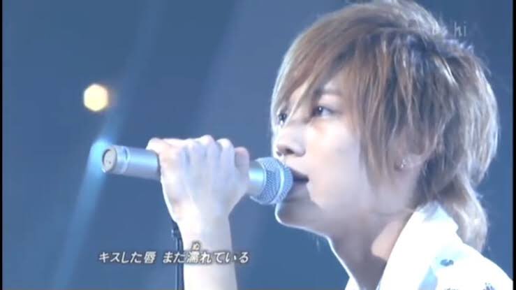 まり亜🧚‍♀️ Twitterren: "きょもちゃんがイヤモニ外すところが、私の青春の赤西仁に一瞬見えたのよ、一瞬ね。 10代から最強の赤西 大先輩が少クラでひとりぼっちのハブラシを歌っていた姿を思い出しました。（年齢がバレる） Sixtones/Imitation Rain  Https://T.co ...