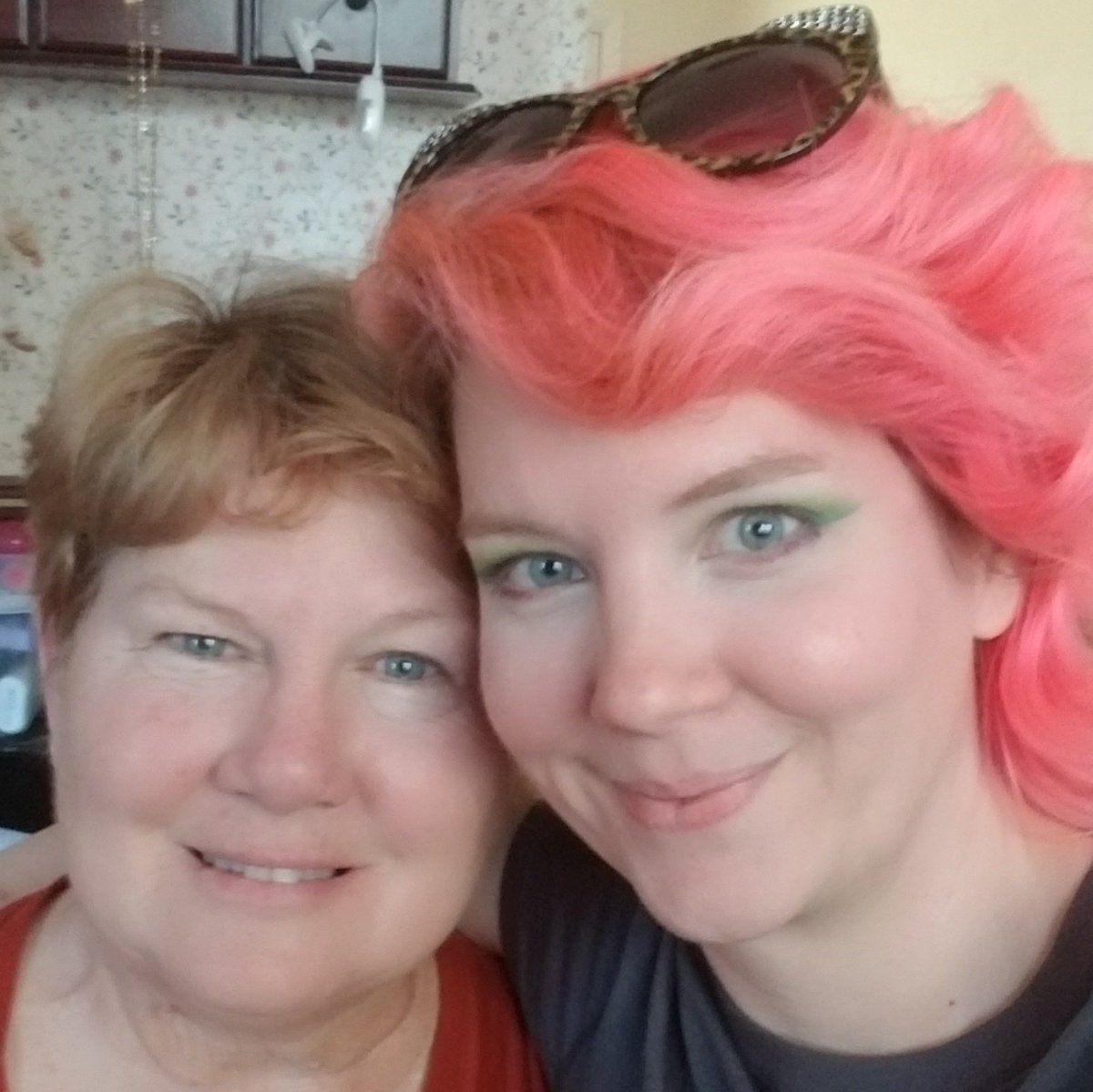 TMPTina_'s tweet image. Spending the afternoon with my mom.
#FridayFun #pinkismycolor