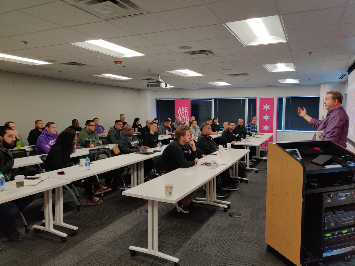 michaelreillym2's tweet photo. Metro AVP Alan Leser All Hands Meeting in Chicago. Great meeting. Thanks Boss!!  @AlanLeser @mick4077 https://t.co/DKQcC33AVV