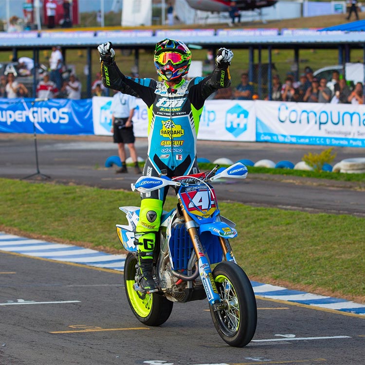 AS Béziers (@asbeziersfoot) on Twitter photo ⚽ #ASBFCVB
🏍️ Ce soir le coup d'envoi fictif sera donné par <a href="/ThomasChareyre/">Thomas Chareyre</a>
🏆 7 fois Champion du Monde Supermotard
🏆 3 fois Champion d’Europe
🏆 5 fois Champion de France ⚽ #ASBFCVB
🏍️ Ce soir le coup d'envoi fictif sera donné par <a href="/ThomasChareyre/">Thomas Chareyre</a>
🏆 7 fois Champion du Monde Supermotard
🏆 3 fois Champion d’Europe
🏆 5 fois Champion de France