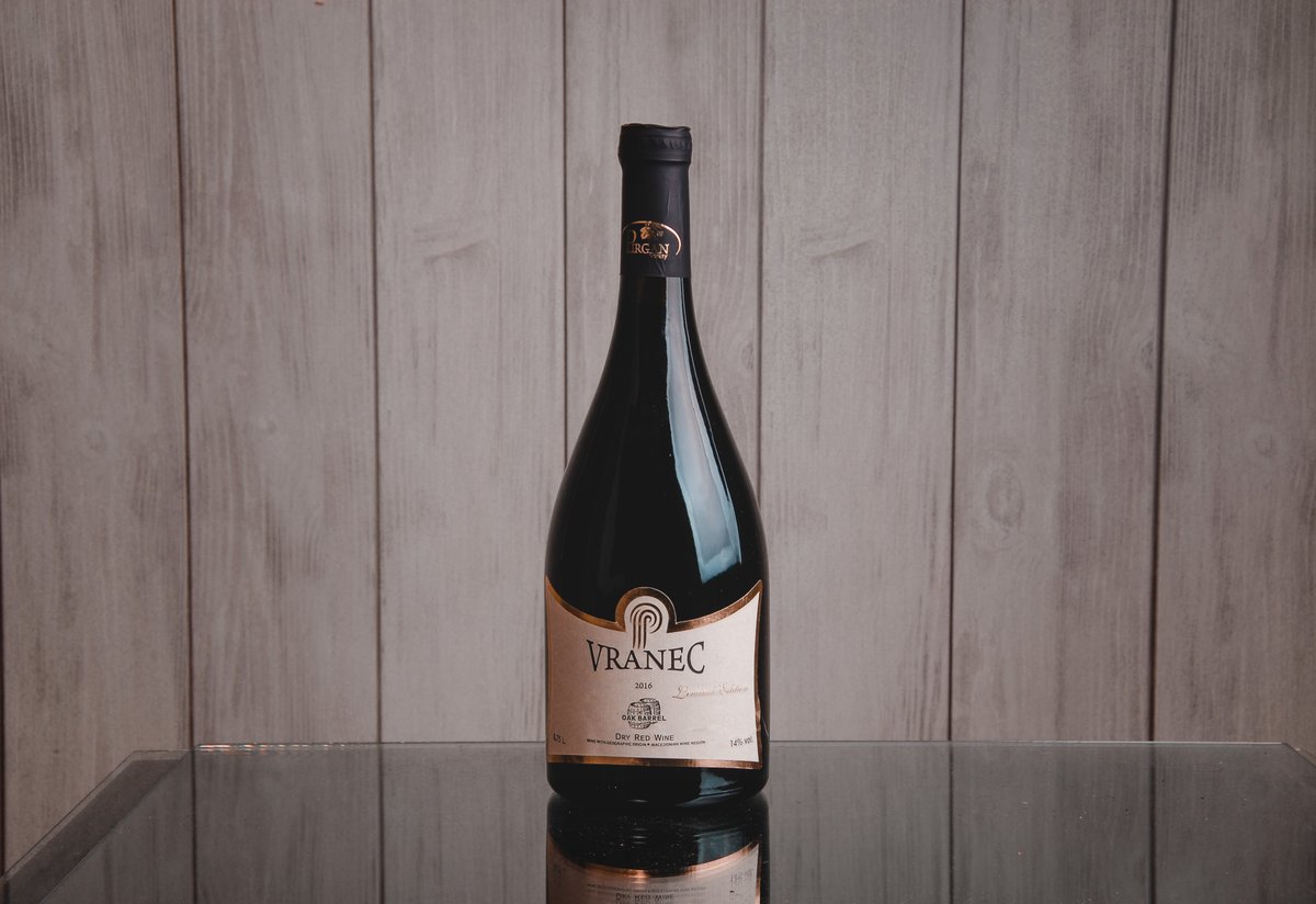 Vranec Limited Edition

- Виното се одликува со темно црвена боја, арома на разни шумски плодови со вкус на препечено слатко.

#wine #redwine #vranec #macedonian #macedonianwine #winelover