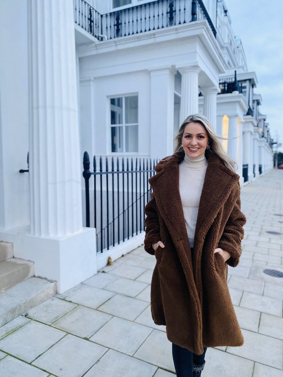 LarissaEddieUK's tweet photo. 🐻Friday Feels 🐻
Keeping cosy in my new @BlueVanillaUK teddy coat!
#Gifted #fashion #streetstyle #coat #bluevanilla #picoftheday #love #winterstyle #music #singer #songwriter #teddycoat https://t.co/nKReftow7t