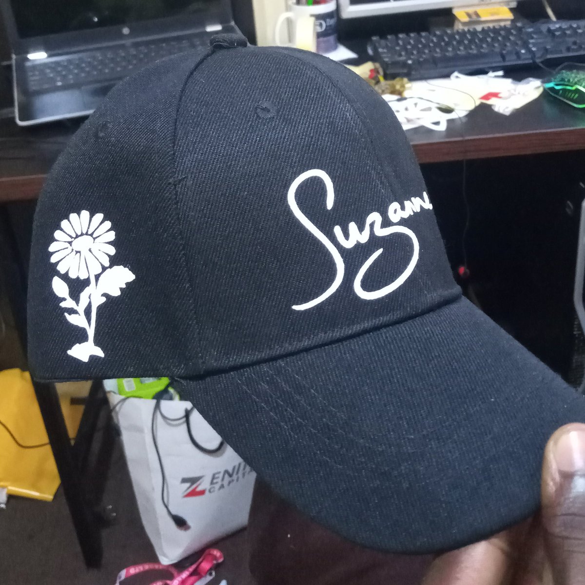 rayprints's tweet photo. It will cost you nothing to help retweet my hustle, please please please https://t.co/AZphecRAr7