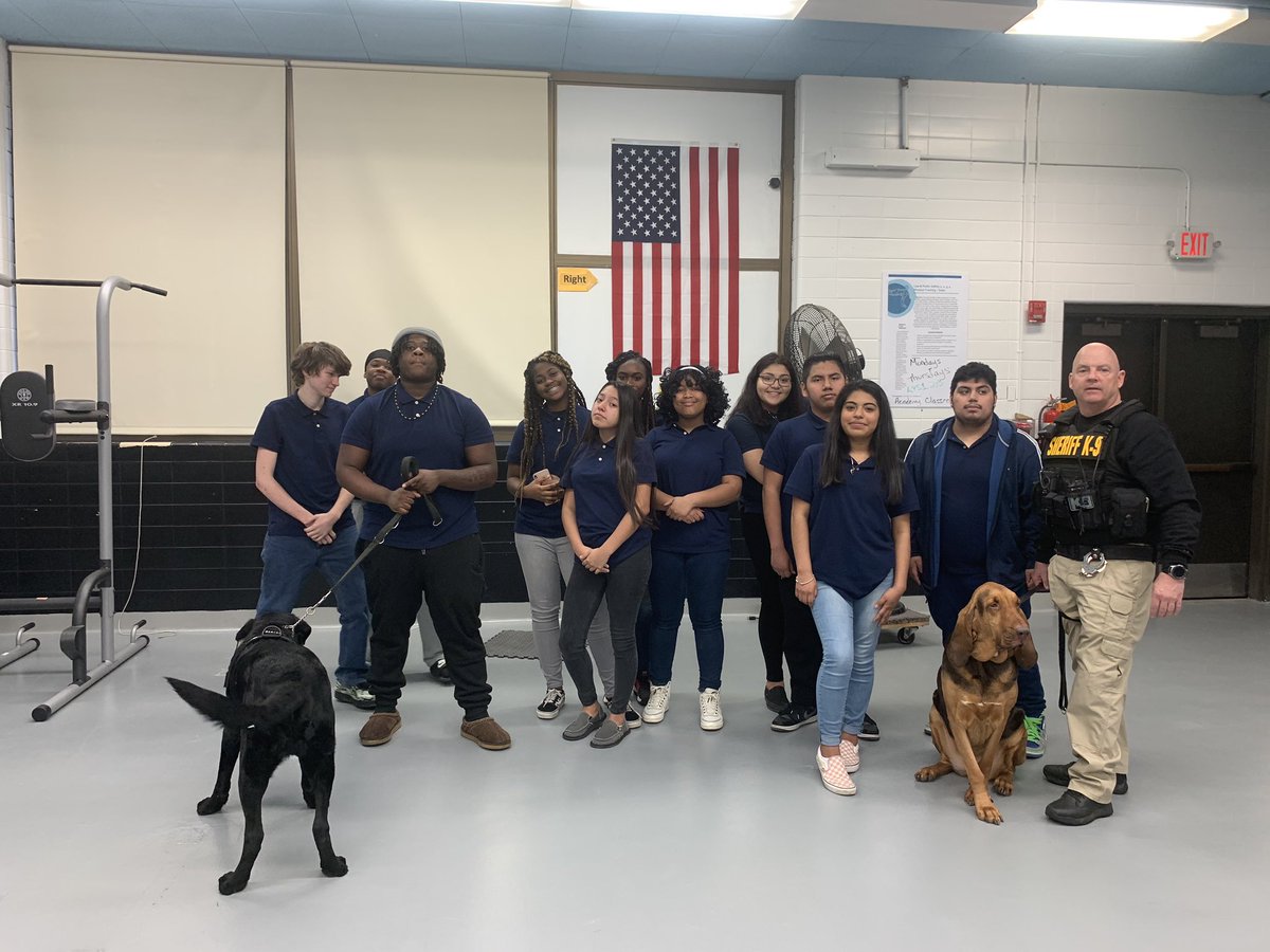 mynethonorfirst's tweet image. What an AMAZING visit yesterday with @MonmouthSheriff #OfficerKroeper and his #K9Partners #K9Skye &amp;amp; #K9Gunner our #LPSCadets loved every minute of it! #Narcotics #Trackers #LoveOurK9s #Puppies💜 #GetReadyForAllThePicsAndVideos #HonorFirst @Asbury_ParkSD @sunshine1018