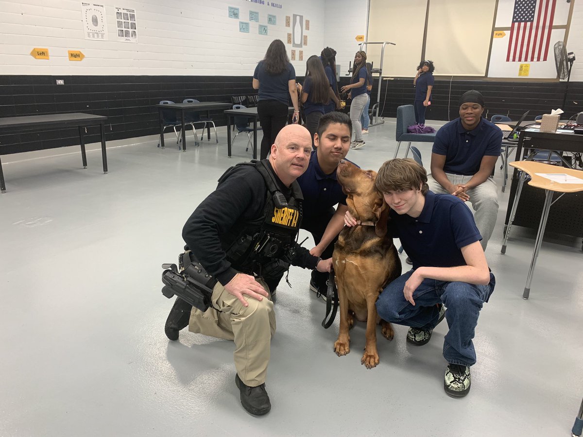 mynethonorfirst's tweet image. What an AMAZING visit yesterday with @MonmouthSheriff #OfficerKroeper and his #K9Partners #K9Skye &amp;amp; #K9Gunner our #LPSCadets loved every minute of it! #Narcotics #Trackers #LoveOurK9s #Puppies💜 #GetReadyForAllThePicsAndVideos #HonorFirst @Asbury_ParkSD @sunshine1018