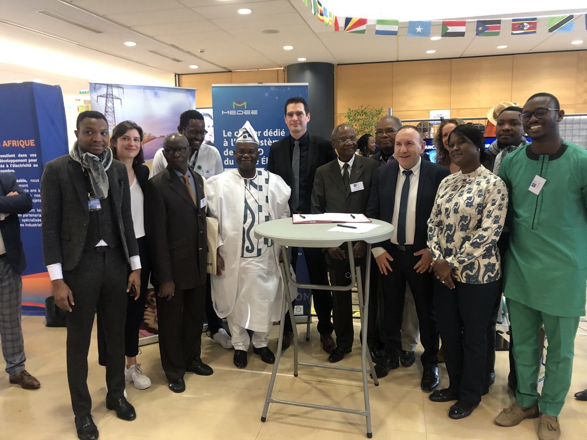 BeninEnergie's tweet photo. Présence remarquable du Ministre de l'énergie @houssoudjclaude et @SemeCity, @ARESSofficiel @Qottovoltaic à la deuxième édition du Forum des acteurs de l'énergie pour l'Afrique à #Lille ce Vendredi 7 Février 2020.
#BeninEnergie #SDGs #EnR #RégionHauts_de_France #PoleMEDEE #CD2E https://t.co/11AGNyBycj