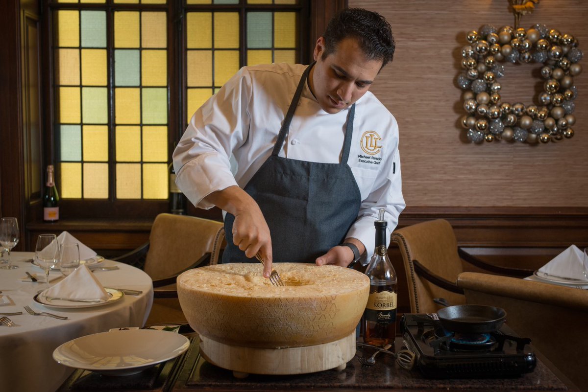 RiegelLinen's tweet photo. @chefponzio Executive Chef @ulcchicago wears The Craft Collection because “I believe cooks and chefs should present themselves with as much passion and professionalism as they do their food." #aprons #linenrental #restaurant https://t.co/pZvrZoghUI