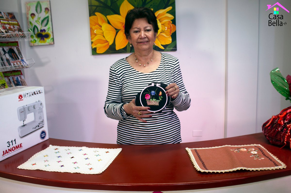 Canal6colcable's tweet photo. #Hoy en #CasaBellaTv aprendimos hacer un cuadro bordado con cintas de la mano de la Tallerista Jenny de Bonilla.
#Canal6Colcable ¡Lo que tú quieres ver! https://t.co/5JWbk8VgRs