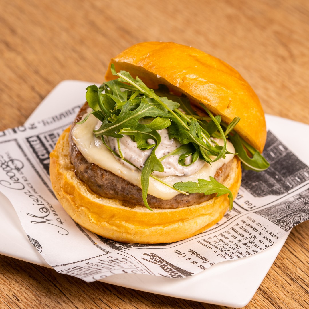 Porque una buena hamburguesa no necesita de artificios, solo buena materia prima y ganas de disfrutar. 

#malaga #reservadelhigueronresort