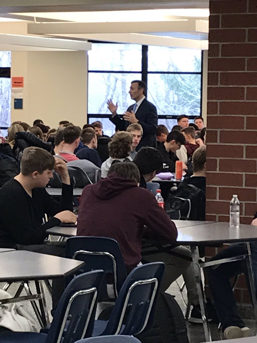 SenecaValleySHS's tweet photo. Jeff James, Supervisor of Safety and Security, talks with students about how to respond to potential situations. @SVSDSAS @SenecaValleySHS https://t.co/f37nhSWi2G