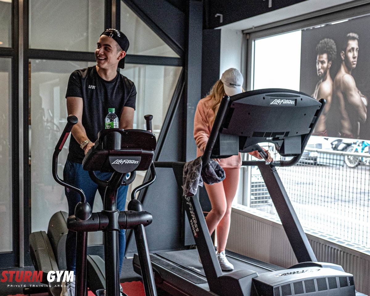 Rücken an Rücken, Seite an Seite. 
STURM GYM, wo aus harter Arbeit pure Freude wird.

#personaltraining #personaltrainer #gym #workout #fitness #fit #rentagym #germany #cologne #dusseldorf #leverkusen #motivation #exclusive #vip #luxury #lifestyle #goodvibes #bodybuilding #health