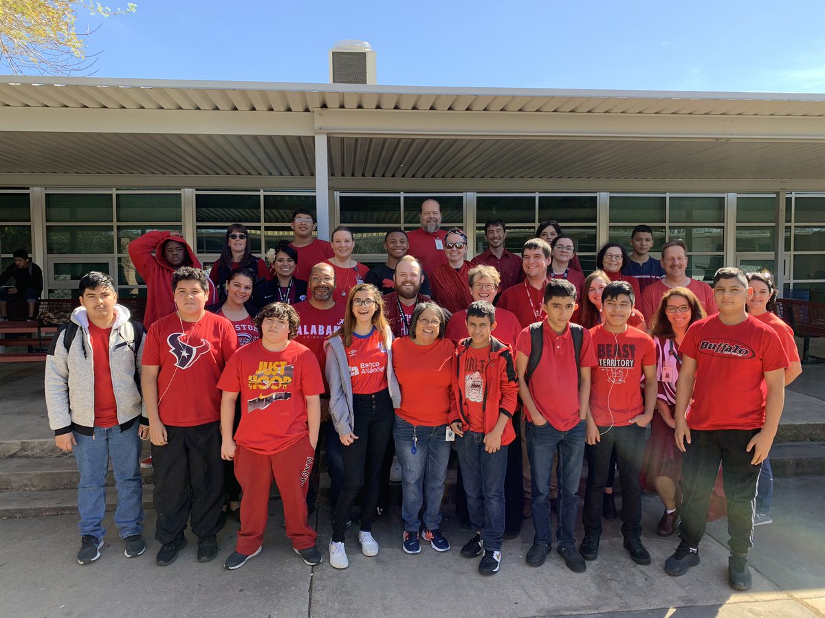 @EMHSAustinISD @InternationalHS  Panthers celebrate #AISDHasHeart for heart healthy awareness! Look at that crowd! 🙌🏽 #AISDgoesred #PawsUp 🐾