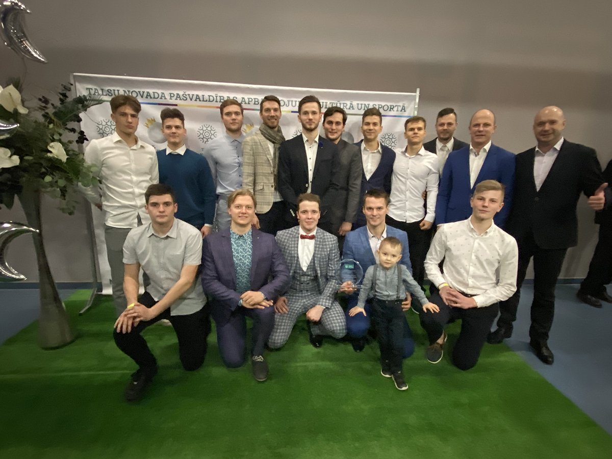LFS_floorball's tweet photo. Par 2019. gada labāko komandu Talsu novadā atzīta @talsifk virslīgas vienība. Titulu "Cerība sportā 2019" saņēma Jānis Ragovskis, bet "Entuziasts sportā 2019" balvu izpelnījās Talsu NSS florbola trenere Natālija Joničenko. Pievienojamies sveicējiem! 🎊 #florbols #floorball https://t.co/b7DKZx1EeU