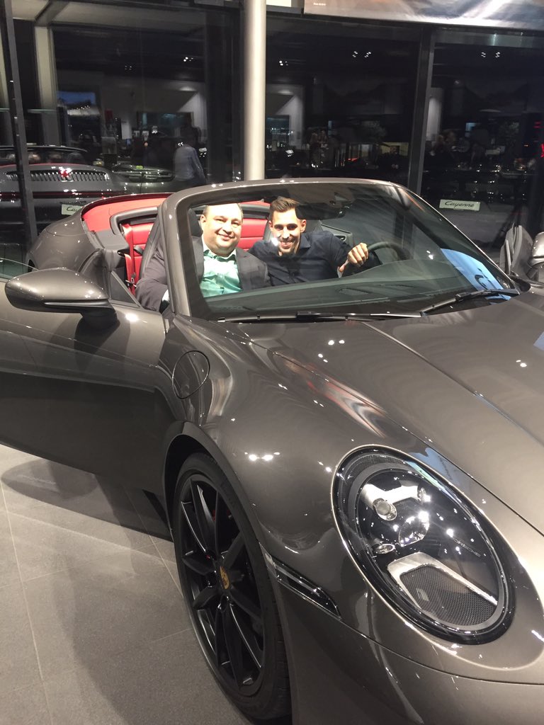 TN_Rosenheim's tweet photo. Schnelle Autos, lässiger Typ: Lukas Jastraunig im Gespräch mit der OVB-Sportredaktion. Der Teamkapitän der 1860-Tennisspieler über die Herausforderung 1. Bundesliga, seine neue Rolle und sein Fußballteam mit @ThiemDomi. Mehr in der Wochenendausgabe der @heimatzeitungen https://t.co/MkJdaYEDz9