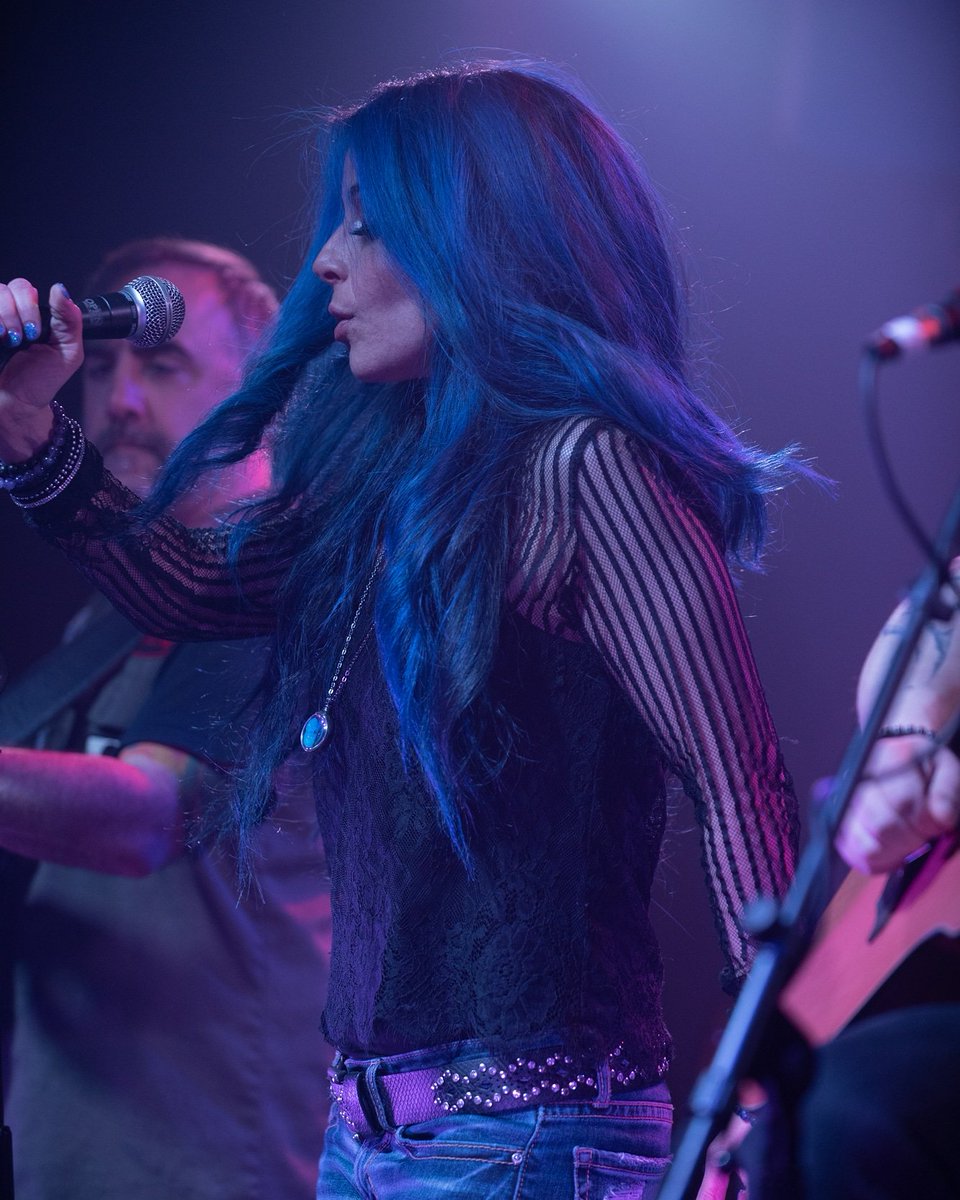 LizLSD's tweet photo. Heads down planning our March 28 @LateSeptDogs CD Release in L.A. @thewhiskyagogo,  @toddhobertphoto sent us some photos taken at our last @lateseptemberdogs acoustic gig @louiegspizza 💙  Thank you, Todd, for the photos!! Love them!! https://t.co/kiH9DaYPog