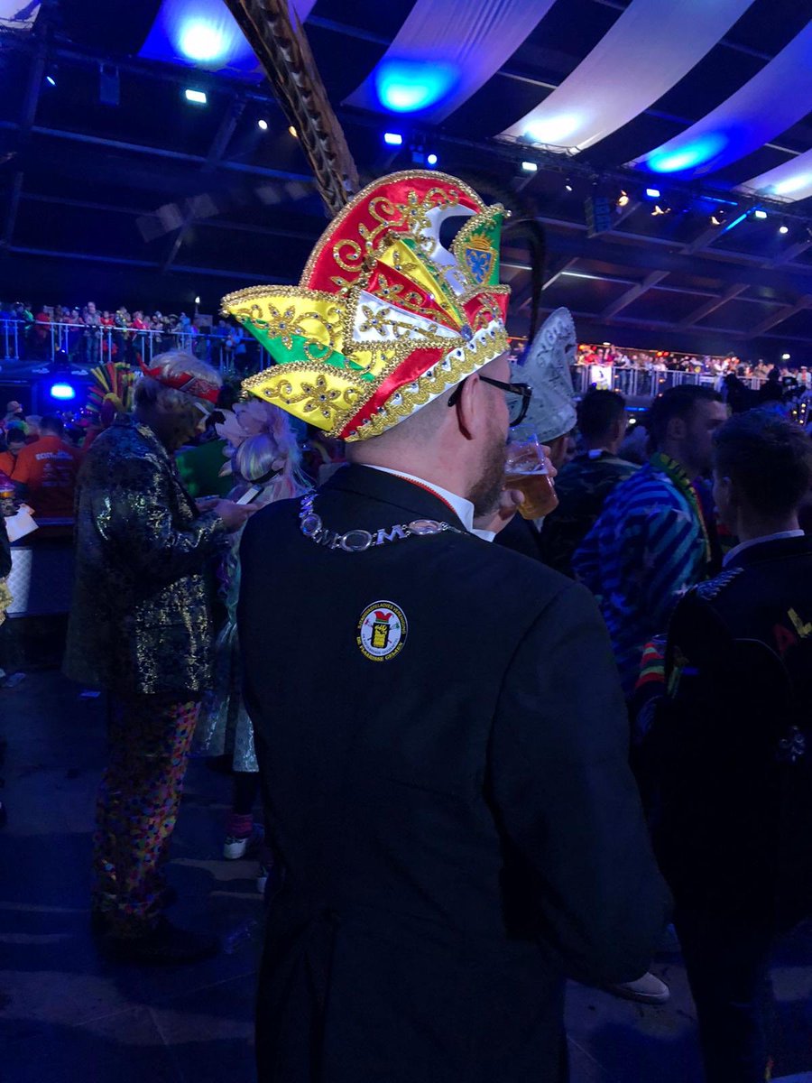 Vastelaovend !!@MarotteZitterd <a href="/Waereldsjtad/">Waereldsjtad</a>  <a href="/sjpasgelaen/">SJPAS</a>  <a href="/SOOSvdBAAN/">Soos van de Baan</a> <a href="/sjpasgelaen/">SJPAS</a>