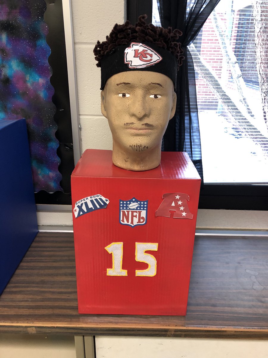 vanprincipal's tweet photo. You won’t find a more awesome elementary school Valentine’s Day card holder than this one! @PatrickMahomes https://t.co/GGfYqMI4J3