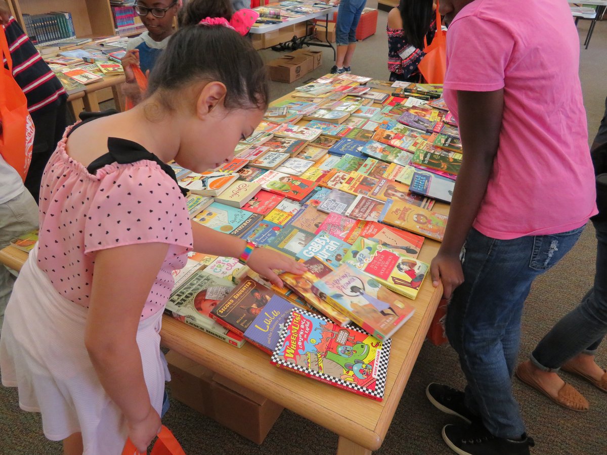 📚 It's the last week to donate to <a href="/Literacy4Wake/">WAKE Up and Read</a> 's Annual Book Drive! They are collecting new and gently used books for ages birth - 12 years old until Feb. 15! To find the drop-off location nearest you, visit bit.ly/CollectionLoca… . Learn more >> wakeupandread.org/initiatives/bo…