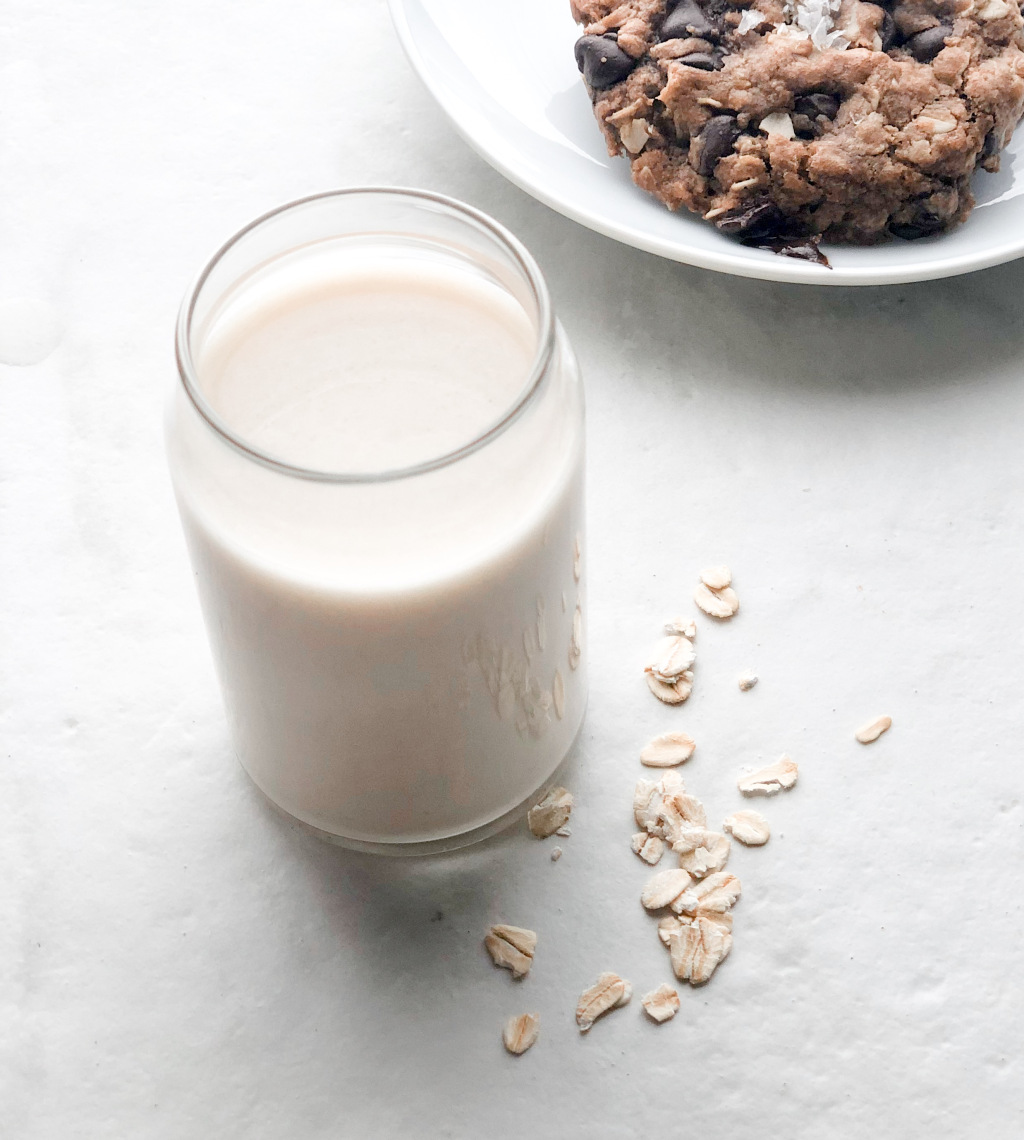 dayna's tweet photo. Easy Oat Milk https://t.co/ZlRHBtam8s https://t.co/cIGx1Kz2Dd