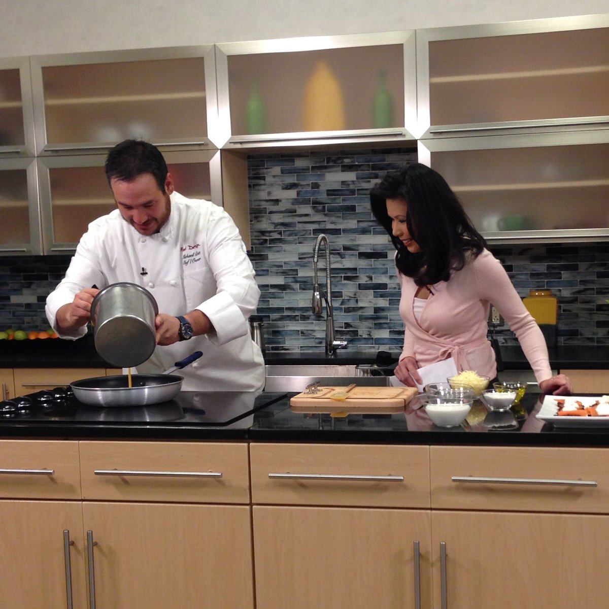 FoodDesignCater's tweet image. #FlashbackFriday to when our very own Chef Michael Batt was on NBC! He made Potato Pancakes with Smoked Salmon and Fresh Crema &amp;amp; Vegetable Quiche Lorraie 📺 🍽️ 
.
.
.
.
#greenwich #nbc #westchester #longisland #rhodeisland #nyc #hamptons #fooddesign #catering