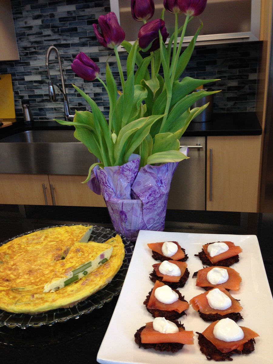 FoodDesignCater's tweet image. #FlashbackFriday to when our very own Chef Michael Batt was on NBC! He made Potato Pancakes with Smoked Salmon and Fresh Crema &amp;amp; Vegetable Quiche Lorraie 📺 🍽️ 
.
.
.
.
#greenwich #nbc #westchester #longisland #rhodeisland #nyc #hamptons #fooddesign #catering