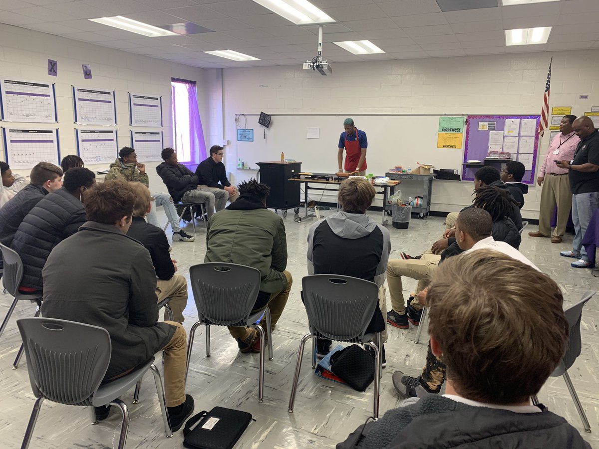 lkb1908's tweet photo. Male mentoring groups for middle and high school students. Topic- Cooking. Thank you Devin for facilitating this lesson for your peers. #ExcelisAllin @EXCELAcademyHCS https://t.co/bhO6Q9Vr13