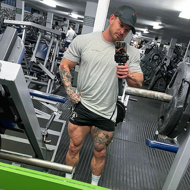Back to the work! 🚧 Quads & calves destroyed tonight. 
Be dropping the workout in next post 👊🏼 #workworkwork #bodybuilding #legday #motivation #pushharder #pumpcity ift.tt/38cXQ88