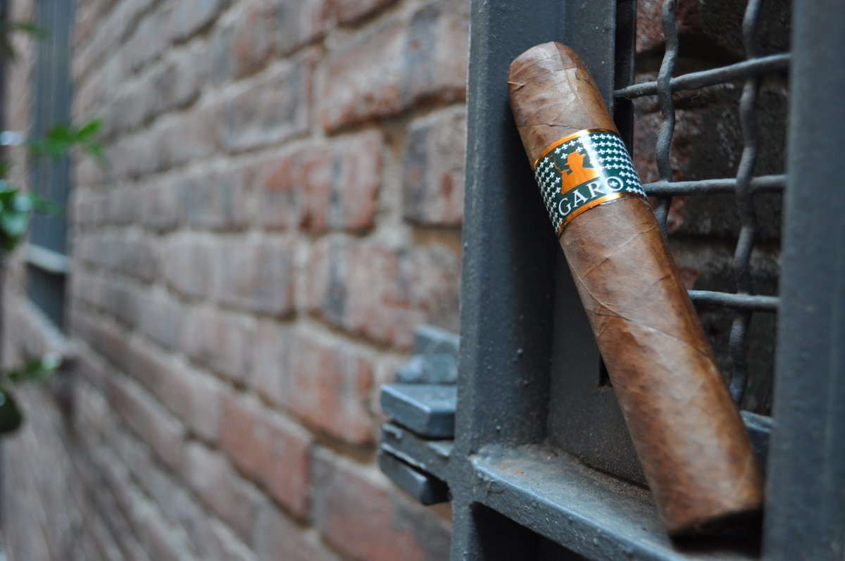 GaroCigars's tweet photo. An Adamas makes for a great Friday afternoon smoke. #garocigars #garo #cigars #mygaromoment #cigarsmoking #cigarsmoker #cigarlife #lifestyle #cigarstyle #cigarlover #dominicanrepublic #losangeles #cigaraficionado #premiumcigars #nowsmoking #cigarboss #cigarsociety #smokingcigars https://t.co/t4j1r7xgAq