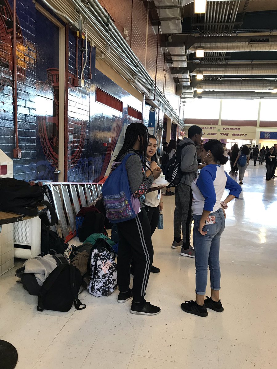 Valley HS loves Freshmen!!!#classof2023 <a href="/Valley_Magnet/">Valley Magnet</a> @DeanKeliinoi @Valley_Vikings <a href="/CCSDMagnet/">CCSD Magnet Schools</a>