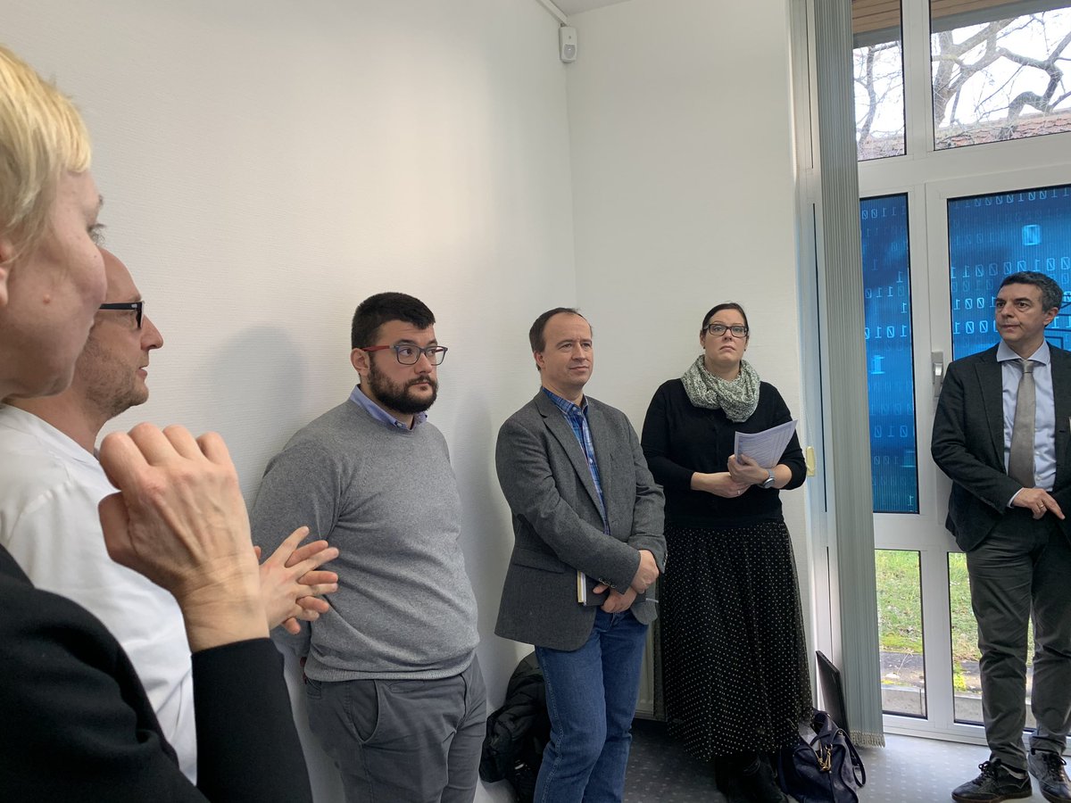 MarionSchnute's tweet photo. #Medikation, #Allergie #Notfalldaten - da haben sich @kbv4u,@gematik1, und auch das #HackTeam der #Unimedizinmainz einiges vorgenommen. 👍,dass beim #Healthhack2020 mit @hih2025, @UKJ_Jena, @MIRACUM_de, #SMITH @ScheragAndre @DannyAmmon u.w jede Menge ExpertenInnen in #Mainz sind https://t.co/MOAoSHXUR2