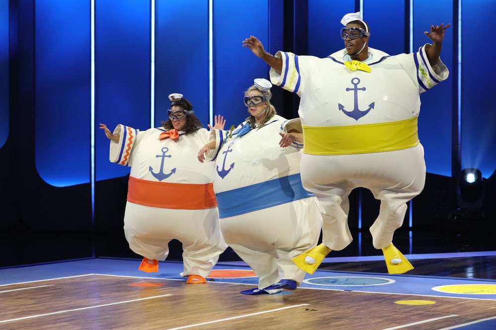 Qperon's tweet photo. Hopping into the weekend like.... SURPRISE 🥳🥳! The cat is out of the bag! Ya boy will be on THIS TUESDAY’S episode of Ellen’s Game of Games on NBC! Tune in to see how I did!! @nbcgameofgames @theellenshow #GameofGames #ellensgameofgames #QuintonPeron #LaughAtYourself #friday https://t.co/7jN9AMMOK6