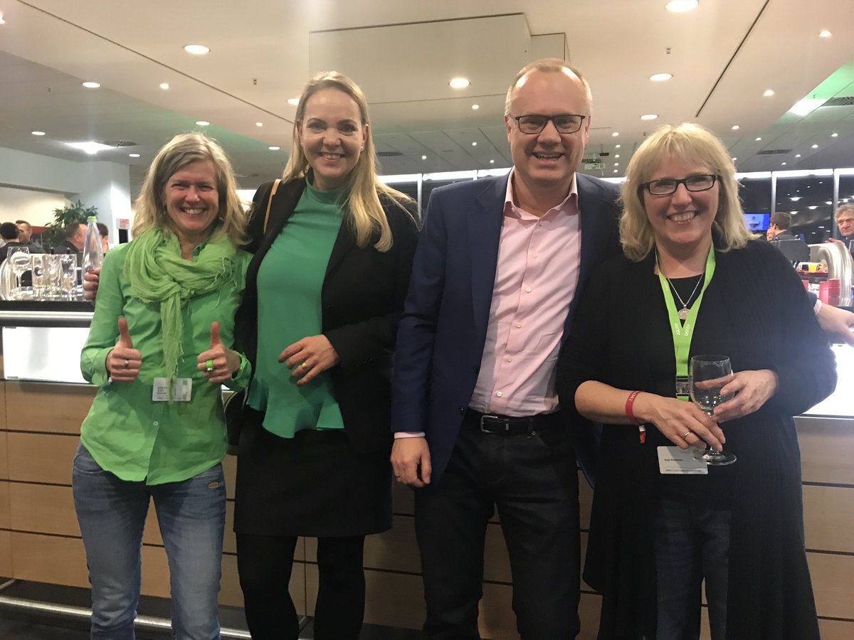 PingfishTwit's tweet photo. .. und das Ganze natürlich auch mit unserem CEO ⁦@Julia_Bangerth⁩ ⁦@Dr_Robert_Mayr⁩ #wirsindDATEV https://t.co/xpjeKGCa74