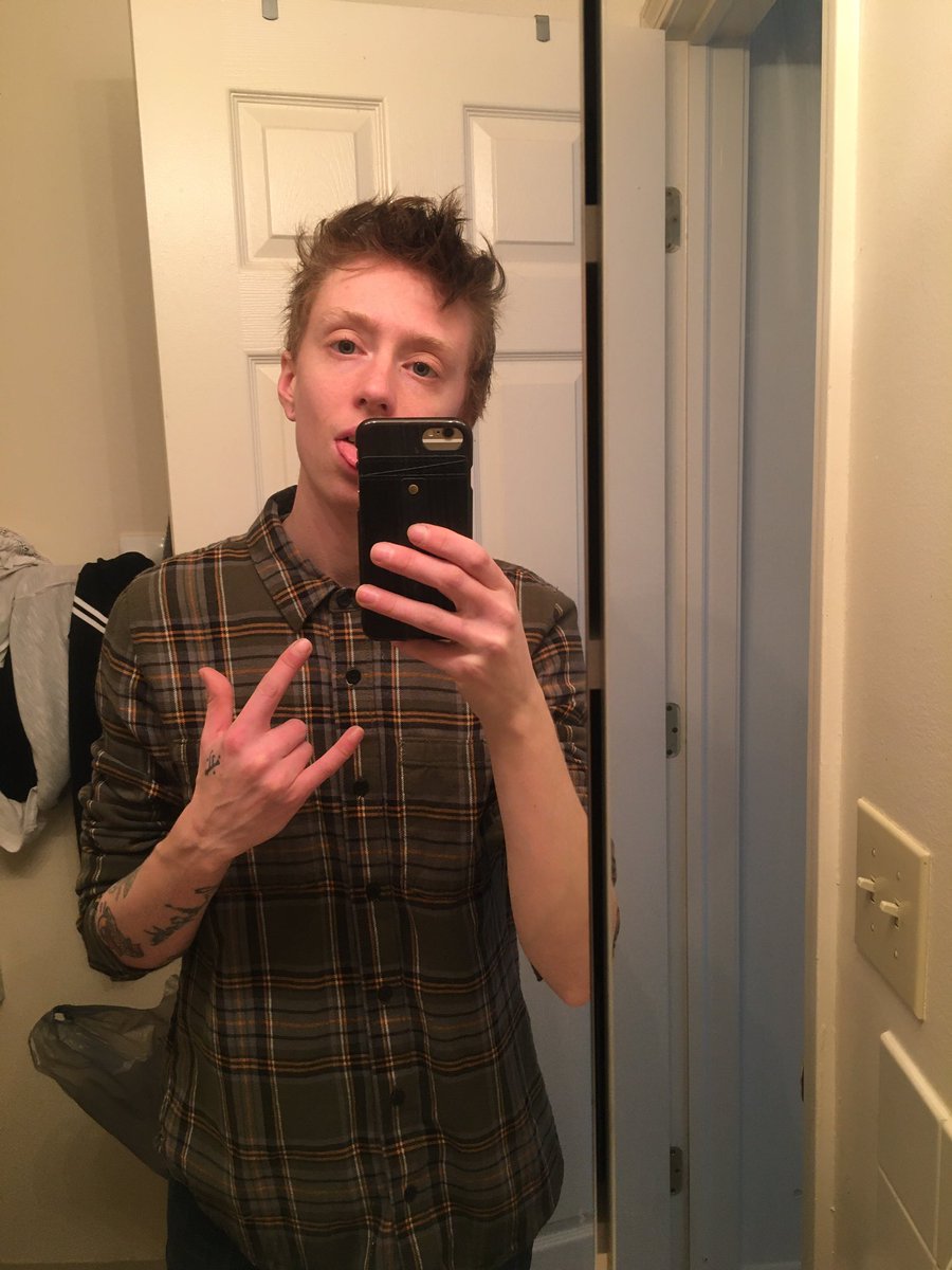 wckdwyeht's tweet photo. I most definitely need a hair cut soon but my hand veins make me feel great #LGBTQ #transguytwitter https://t.co/S3l2zQGclg