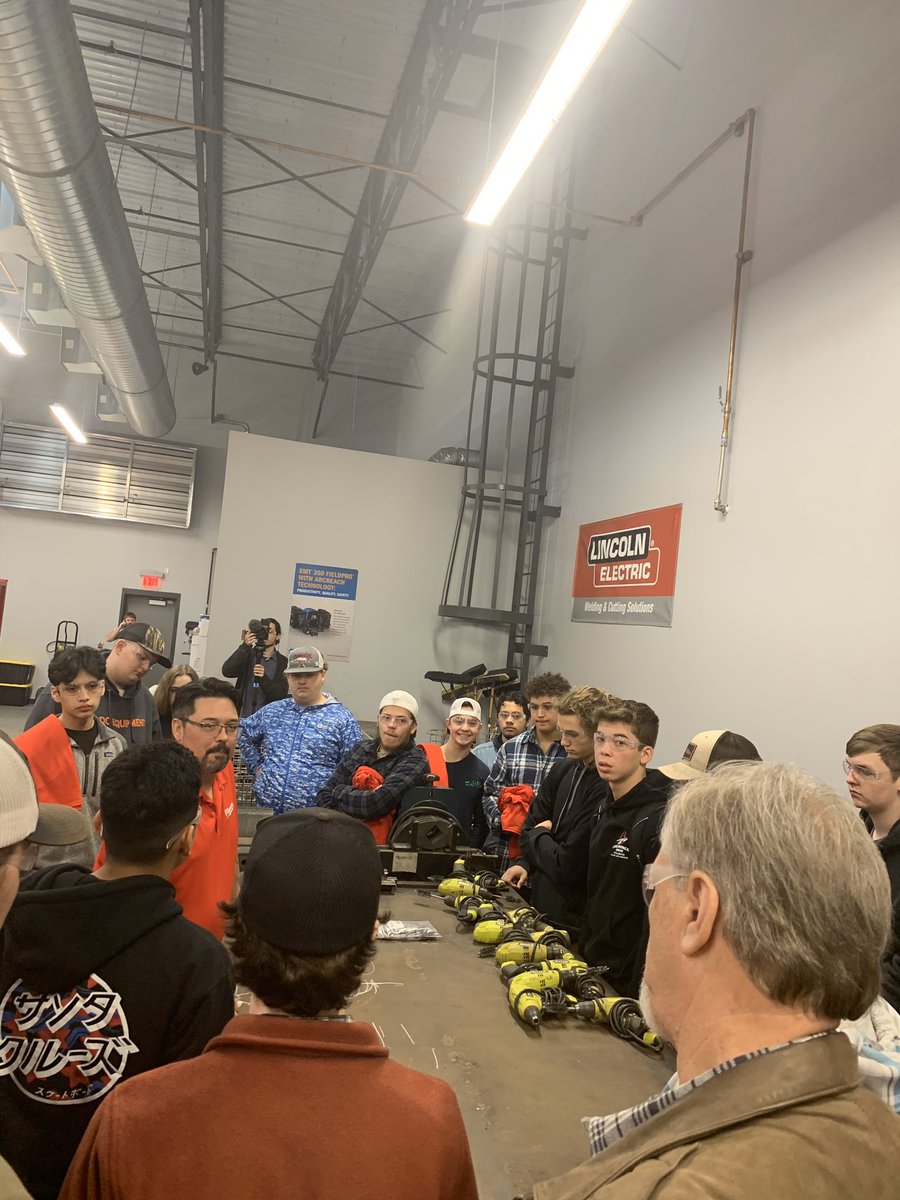 CHSCTAE's tweet photo. CHS students attended the Mechanical Trade Institute in Atlanta   To learn about apprenticeship programs in welding,HVAC, &amp; plumbing. Students met industry professionals &amp; learned about becoming an apprentice &amp; journeyman. @CHS_Warriors #chsctae #warriorsatwork #ctaemonth https://t.co/riO11MAhB9