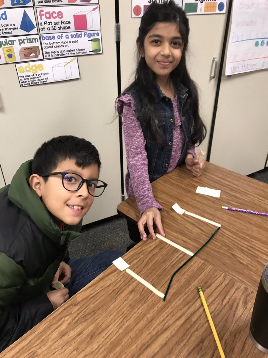 BaxRhonda's tweet photo. Learning about fractions on a number line in 3rd grade @GreenwoodKISD @kloneal2 #representingfractions #handsonmath https://t.co/BZkPSh1Wba