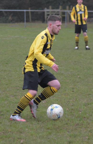 A few pics courtesy of the Henley Standard showing our fresh new kit sponsored by The Butchers Arms pub, Sonning Common