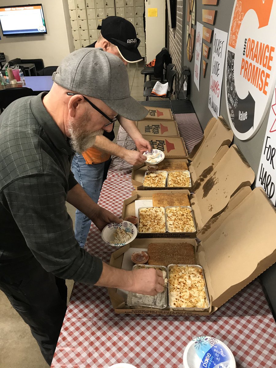 LaurelHappe's tweet photo. D274 Pocket Guide champs๐ฅณ4006!! Way to grow your knowledge to better help our customers! Thank you @kyle_mckinnon12 and @Bselch for this spread! #NationalFettuccineAlfredoDay and thx to admin Jimmy for helping get this set up from afar!!! @brian4006 https://t.co/gpvQdBsT9i