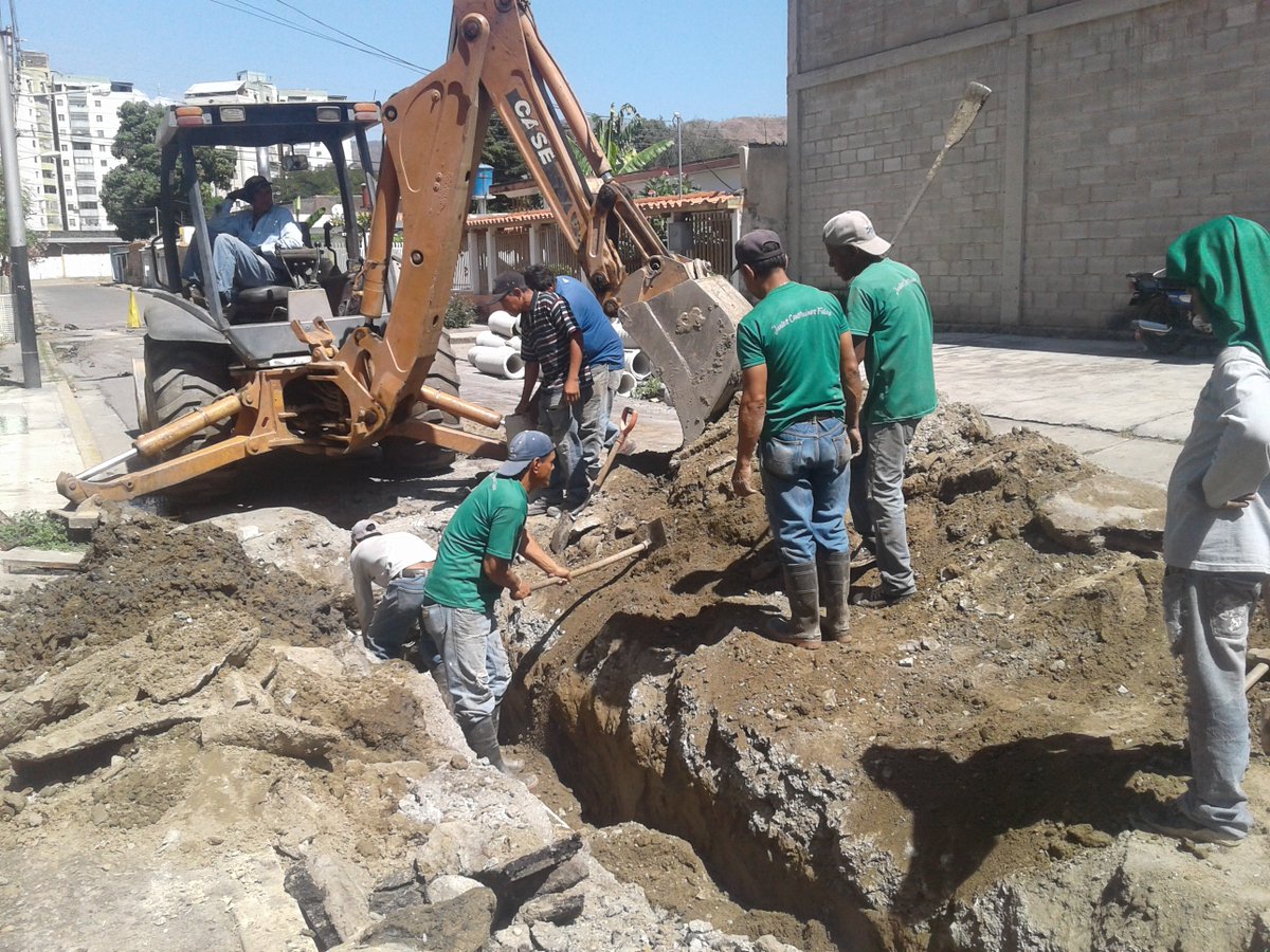donysg's tweet photo. #07Feb2020 Gracias a Nstra alc @johanita_kenpo Se Ejecuta la Sustitucion de 87Mts Lineales de Colector de Agua Servidas en la Calle Ramon Bastidas #CascoTurmero Junto al Equipo de @PublicosMarino Ejecutando Obras en Beneficio del Pueblo. @NicolasMaduro #CooperacionYHermandad https://t.co/6sjXSSfAiq