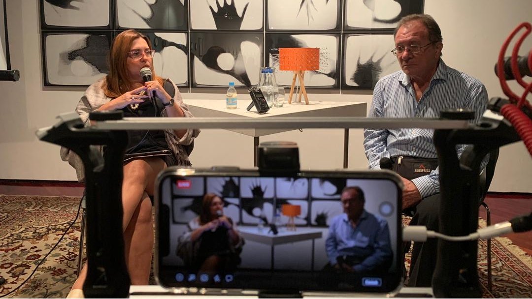 SalaTAC1's tweet photo. Encuentro con Maestros de la Música.
Con el compositor Federico Ruíz. 
Presentado por Diana Arismendi. Vier. 7/02 4pm

Estamos en vivo por el canal de Facebook de 
@CaracasPhoto

https://t.co/1lcClFdI8z https://t.co/nhyf3kC6za
