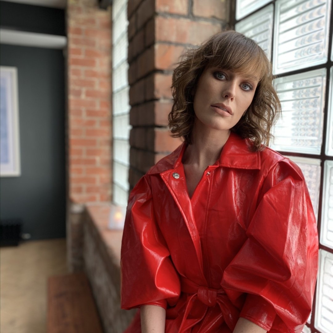 AdvProSalon's tweet photo. ⁣
A beautiful brunette, bouncy curls look! Such a lush chocolatey brown colour with a beautiful shine. ⁣
⁣
Look created by lightening with Advanced Pro Salon’s 7 Levels Bleach and then toned with ColourCode 8/38. ⁣

#proplex #proplextechnology #colourcode #photoshoot
⁣ https://t.co/s22V2BHyka