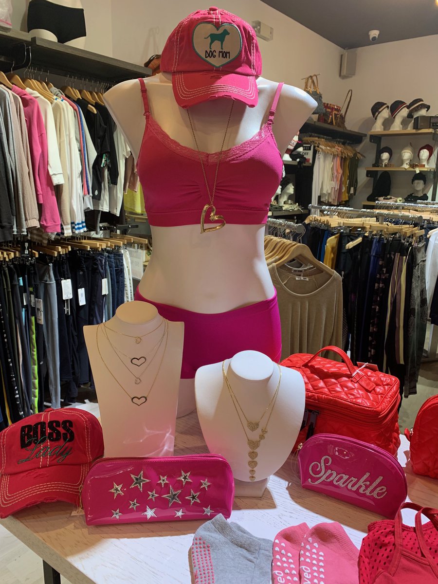 LV2BFITINC's tweet photo. Love is in the air💕💕💕 Valentine’s Day gifts galore!@lv2bfit https://t.co/k58KQ6rj7Z https://t.co/4WehZXVyUa