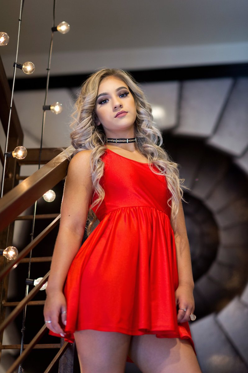 RED HOT DROP 🔥 #booking #seniorshoots #deepellum #deepellumtexas #red #reddress #dfwphotography #uptown #uptowndallas #highlandpark #highlandparksenior #highlandparkhighschool #southakephotographer #dfwphotographer #highschoolsenior #highschoolseniors