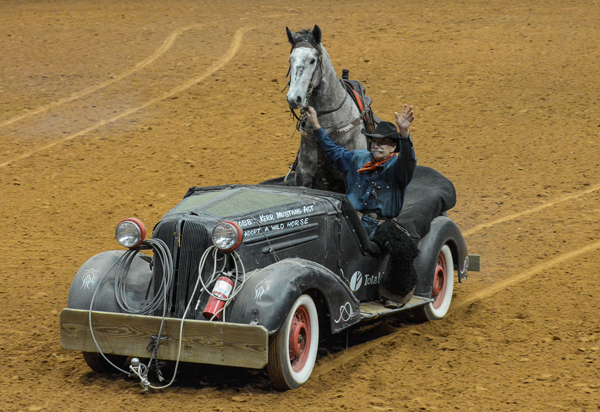 Bobby Kerr won the <a href="/OfficialMHF/">Mustang Heritage Foundation</a>'s first-ever Mustang Magic Celebrity Freestyle competition in conjunction with the <a href="/fwssr/">FWSSR</a>.
Visit horseillustrated.com/mustang-magic-…. 
#mustangheritagefoundation #mustang #americanmustang #mustanghorse #bobbykerr #danjames