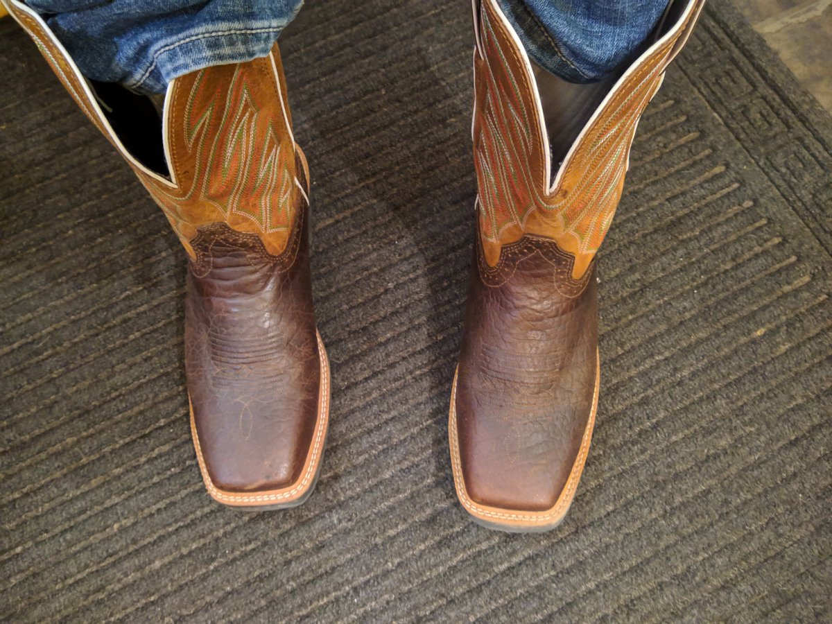 GayJason7's tweet image. New job. New Justin's.